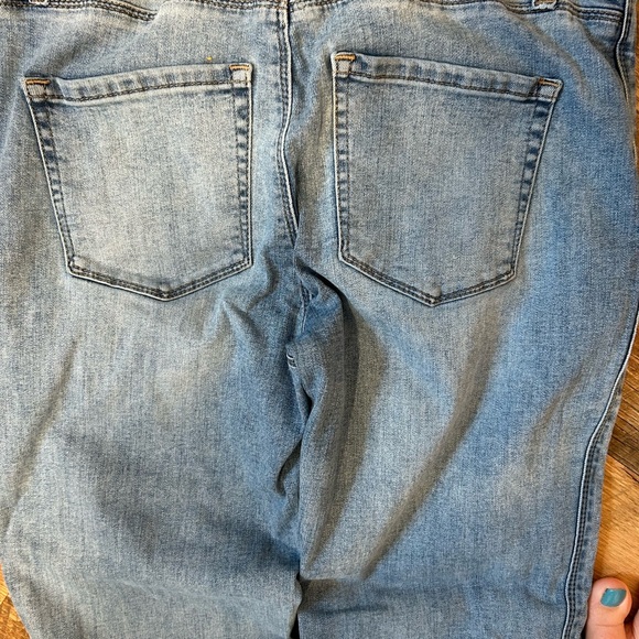 WHBM Capris - Picture 9 of 9